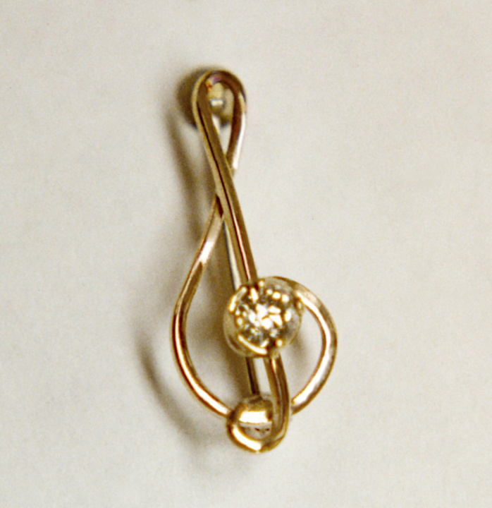 Picture of a G Clef and Diamond pin